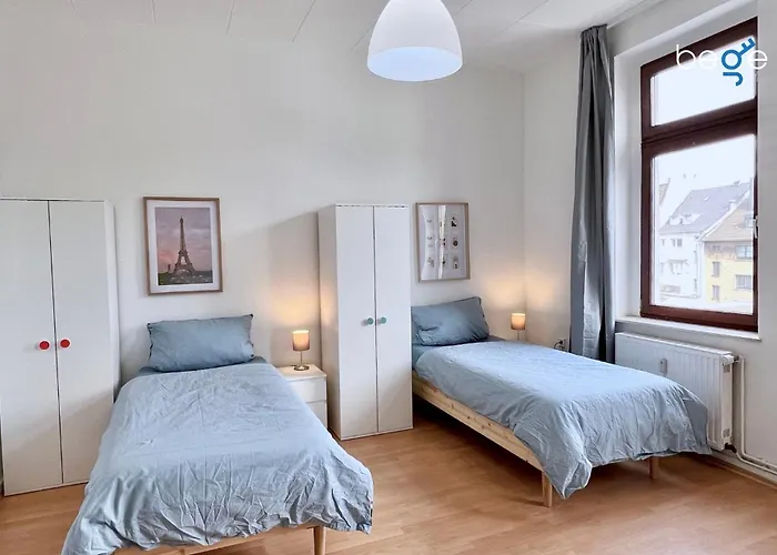 Bege Momentum شقة دوسبرغ